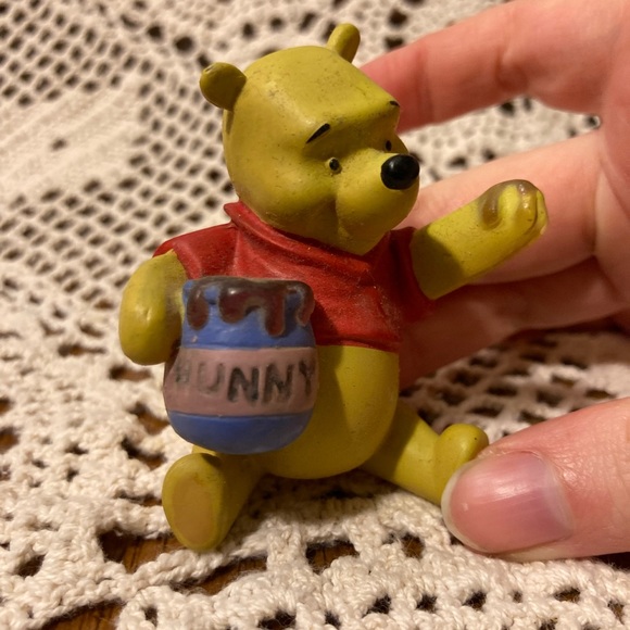 Winnie the Pooh - Plastic Hollow Toy Figure - Picture 4 of 11
